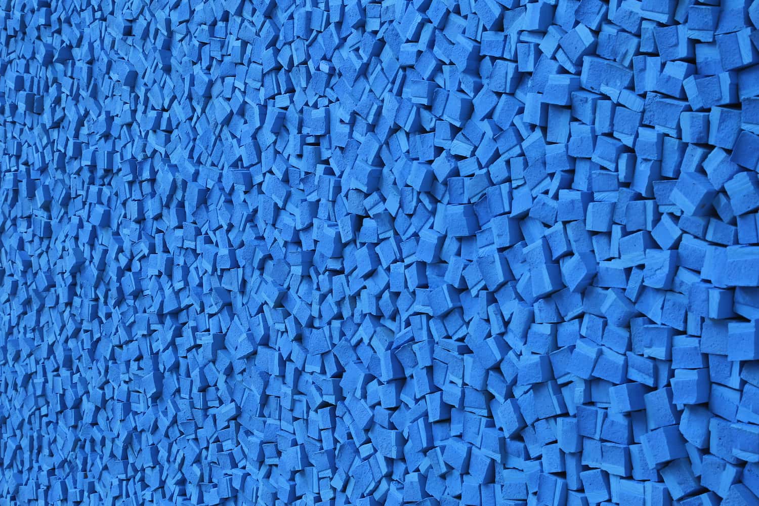 „o. T.“, Detail, blaue Kreide, 150 x 150 cm, 2019