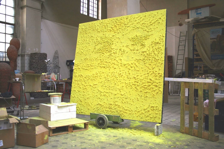 „A-Big yellow“, Kreide, 190 x 190 cm, 2008