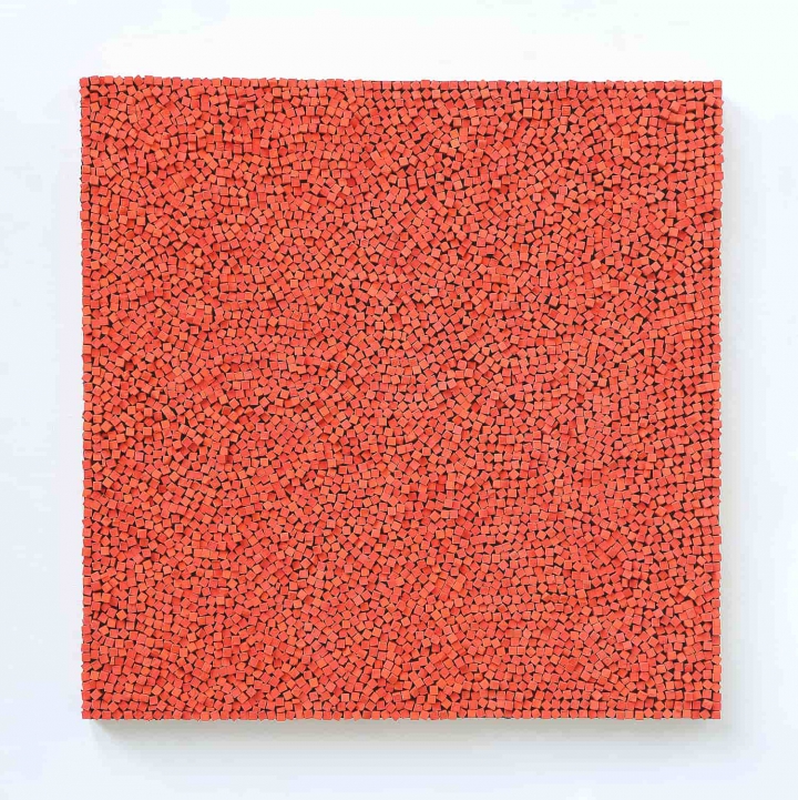„o. T.“, hellrote Kreide, 100 x 100 cm, 2017