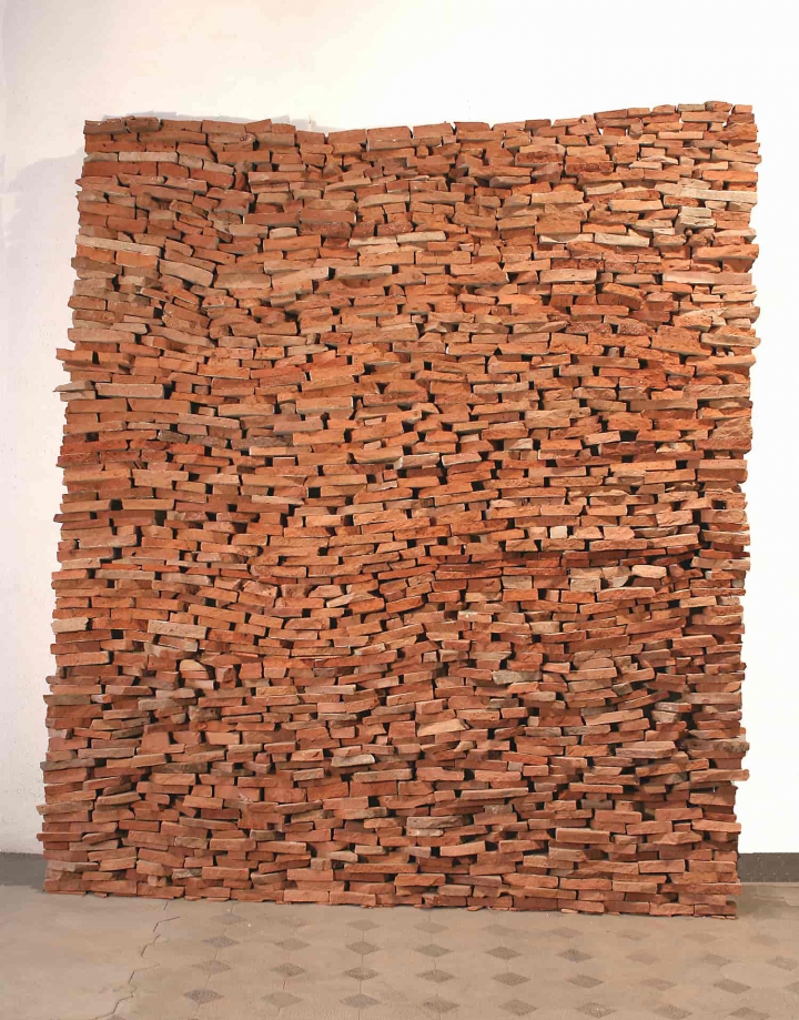 „Broken bricks“, Ziegel, 200 x 200 cm, 2005