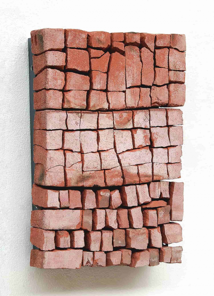 „Broken bricks“, drei Ziegelsteine, 50 x 25 cm 2012