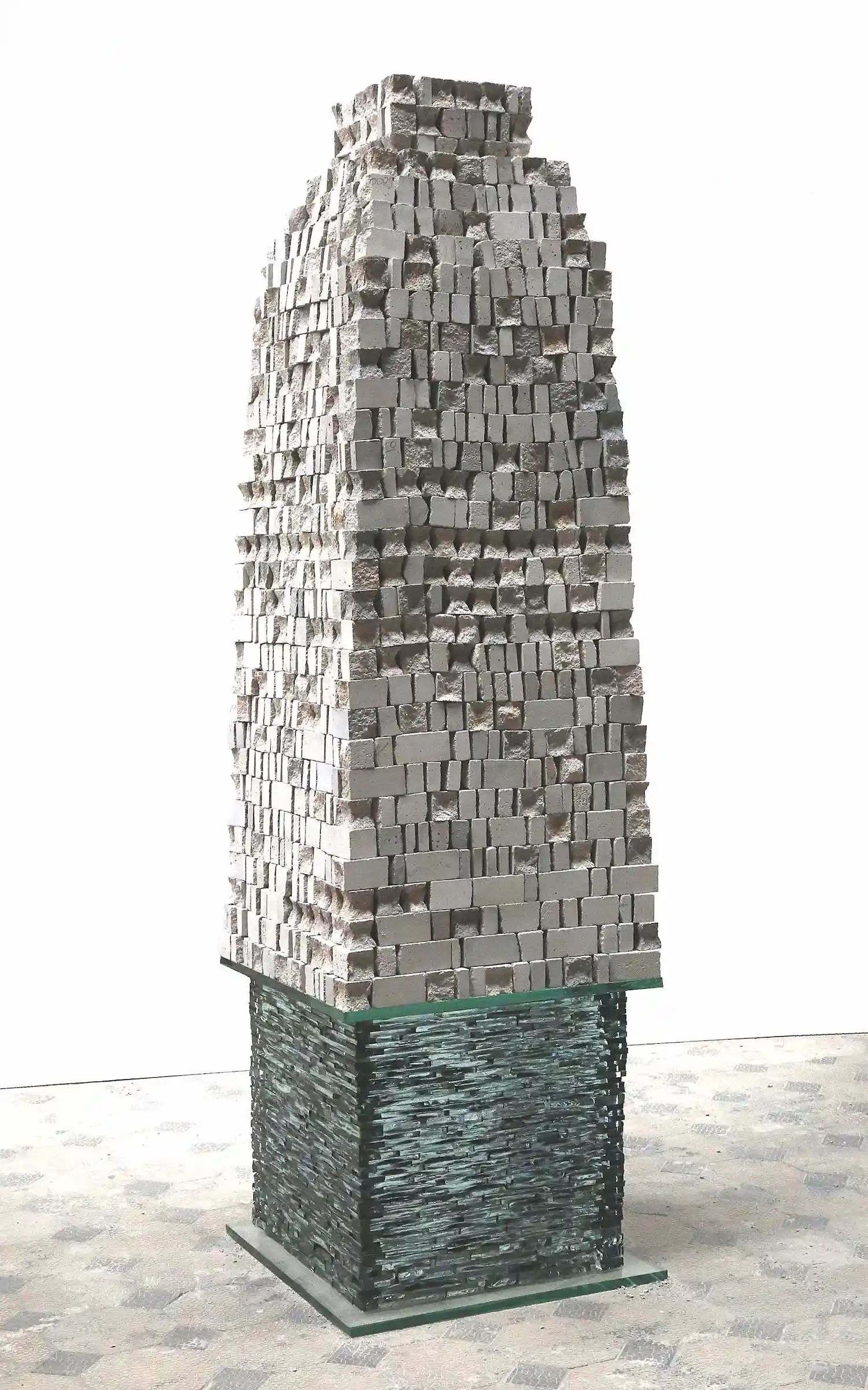 „o. T.“, Betonwürfel, Glasschichtung, 200 x 50 x 50 cm, 2019