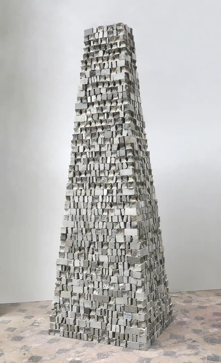 „Concrete Turm“, Betonwürfel, 200 x 68 x 55 cm, 2019