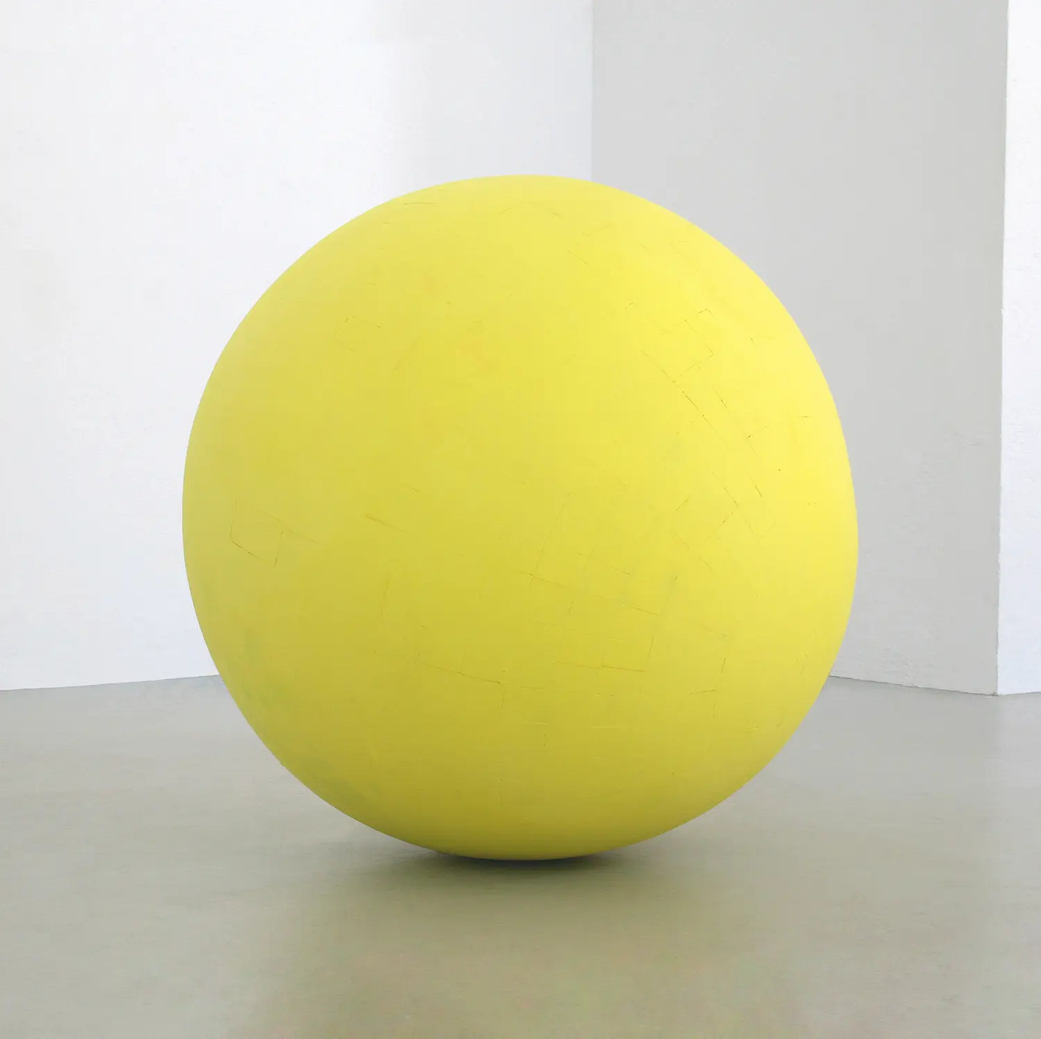 „Yellow”, Kreide, 80 x 80 x 80 cm, 2013