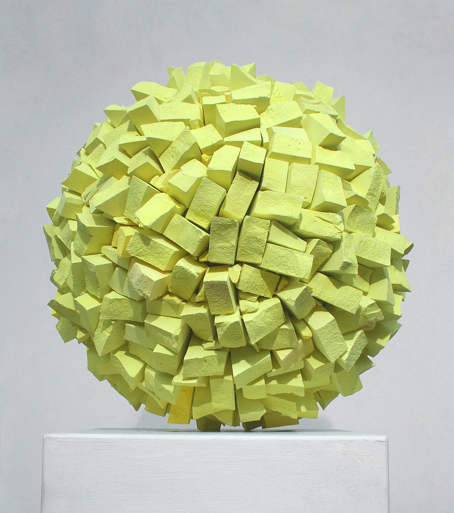 „Yellow Cross”, Kreide, 60 x 60 x 60 cm, 2010