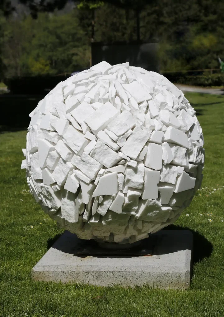 „Kugel“, Marmor, 65 x 65 x 65 cm, 2008