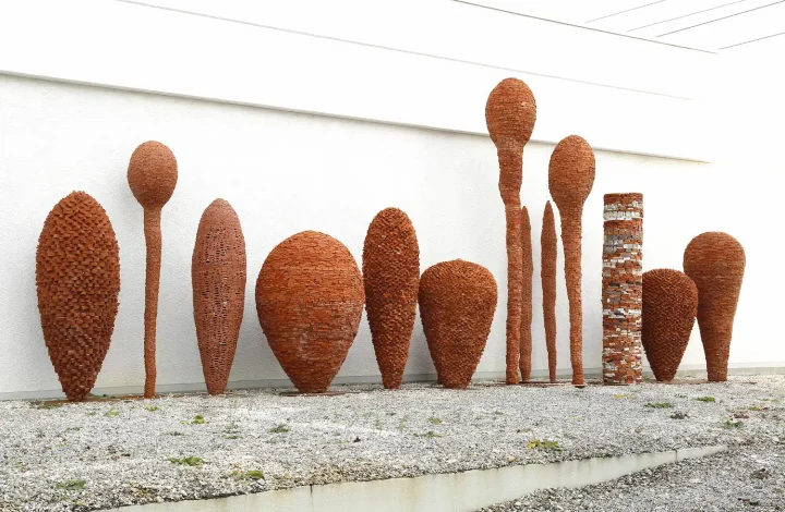 „Skulpturengruppe“, Ziegel, 2018