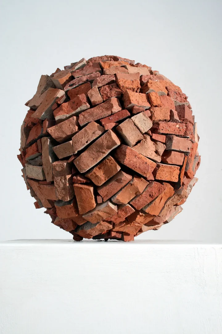 „Kugel“, Ziegel, 35 x 35 x 35 cm, 2014