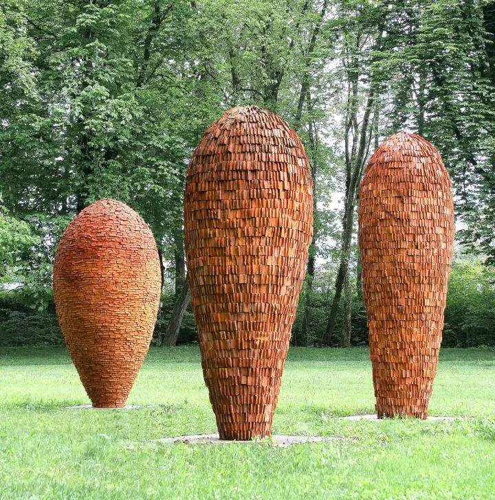 „Sestone“, 3-teilig, Ziegel, Skulpturenpark Prinzengarten, Sigmaringen, 2013