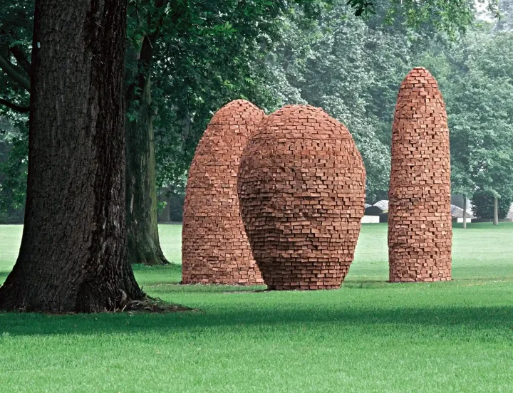 „Piazza verde“, Ziegel, Luisenpark, Mannheim, 2003