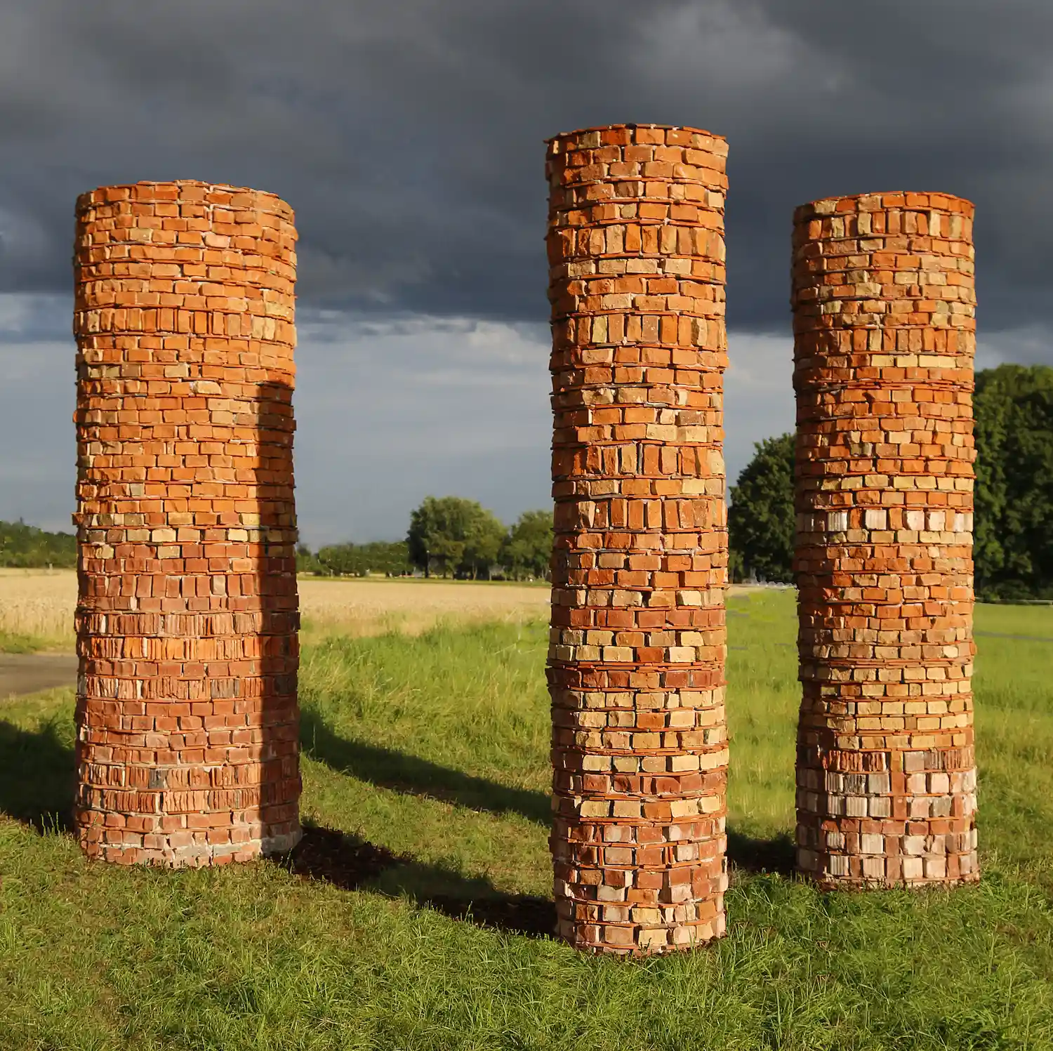 „Return“, Ziegel, Bauschutt, Skulpturenpark Eschborn, 2021