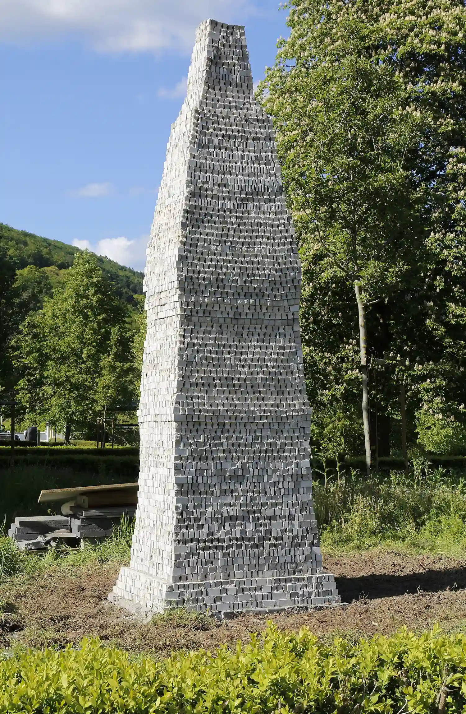 „Tall Tower“, Betonwürfel, Skulpturenpark Heidelberg, 2019