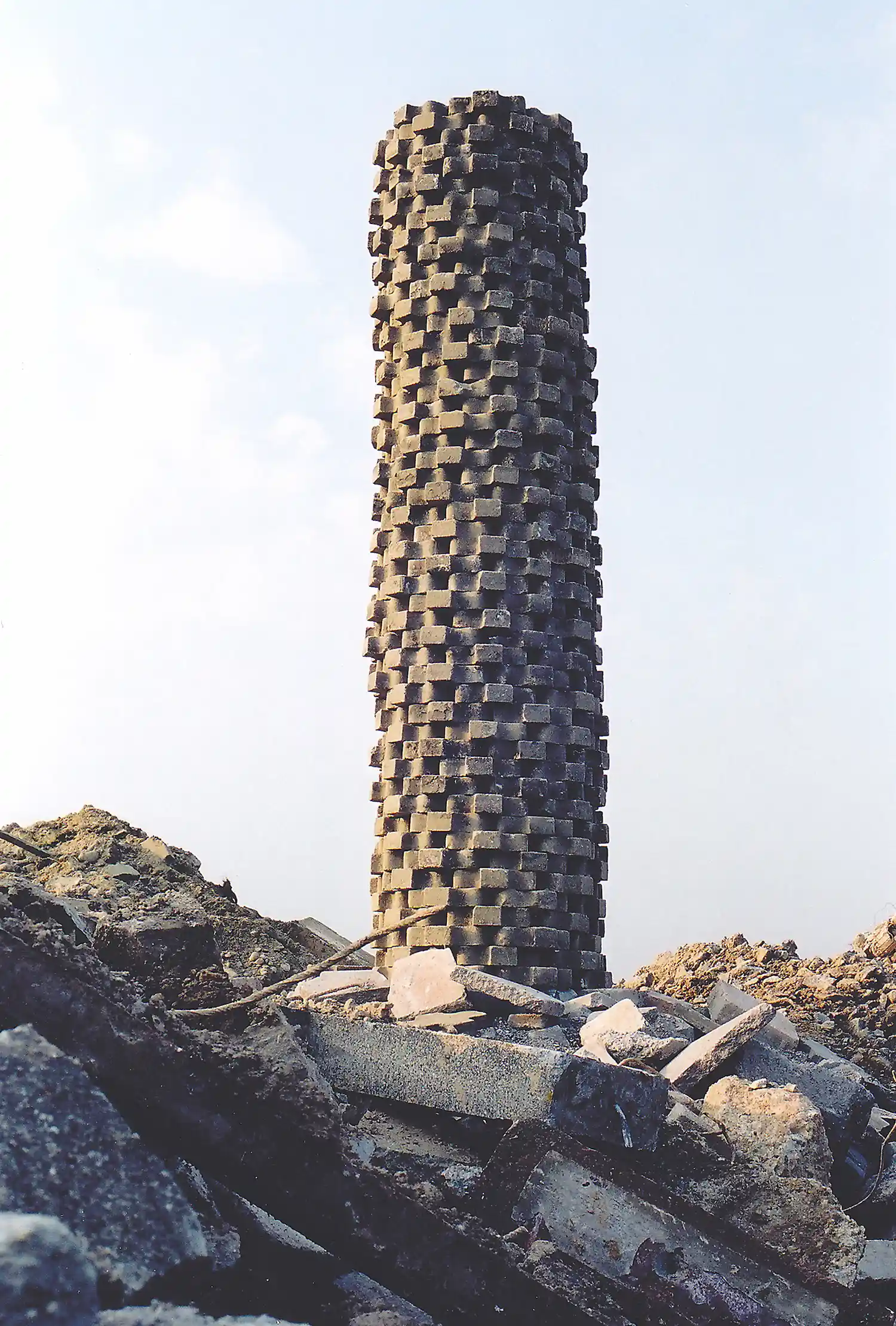 „Materialschichtung“, Betonziegel, Bauschutthalde Ettenheim, 2003