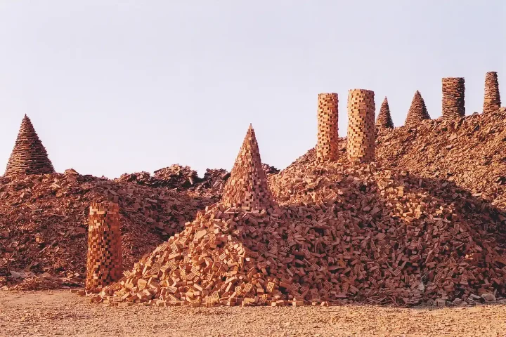 „Materialschichtung“, Ziegel, Eskesehir, Türkei, 2003