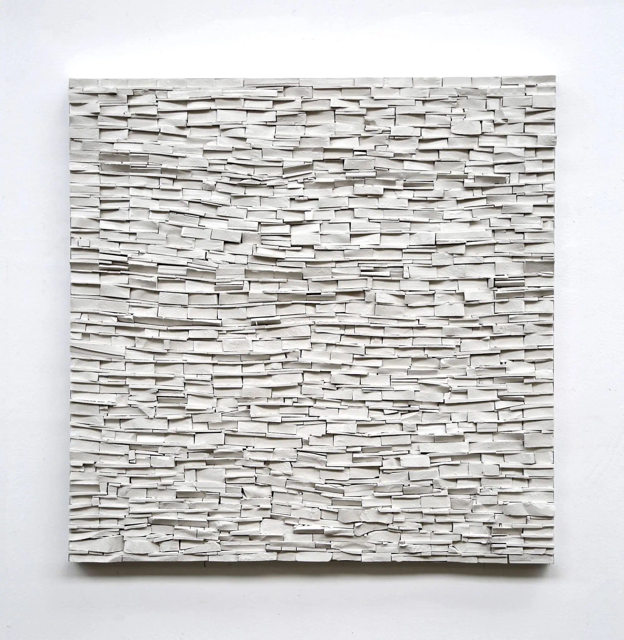 „Schichtung“, Kreide weiß, 150 x 150 cm, 2023